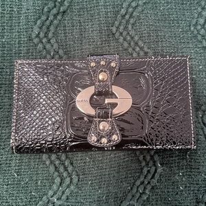 NEW W/O TAGS Black snake skin Guess wallet